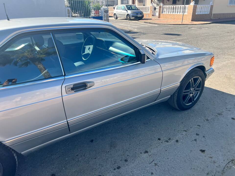 Image 56/77 of Mercedes-Benz 380 SEC (1982)