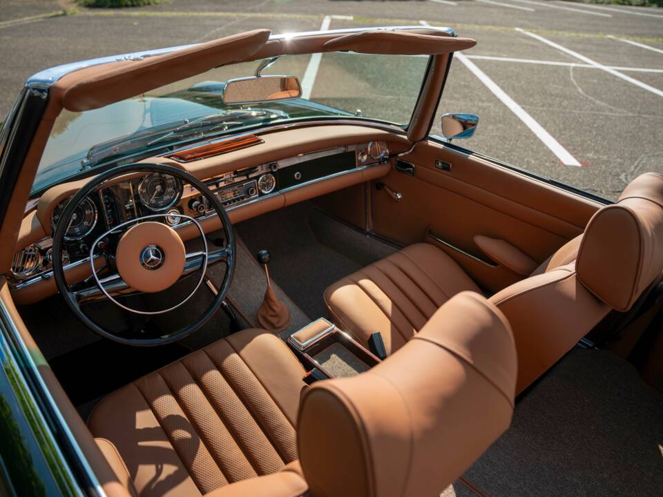 Image 32/46 of Mercedes-Benz 280 SL (1968)