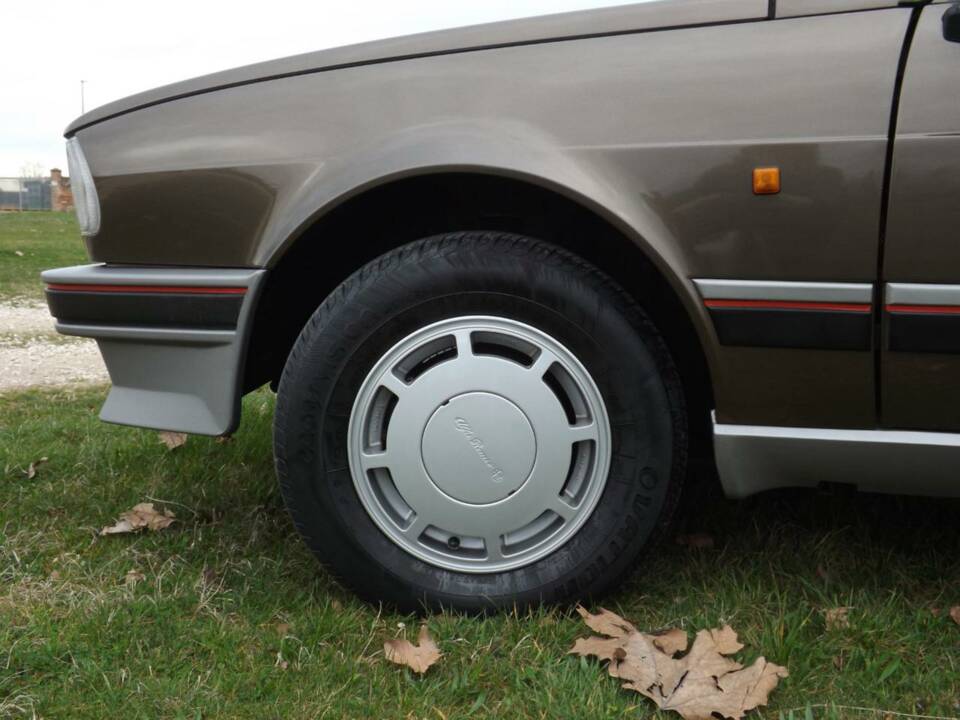 Image 11/50 of Alfa Romeo Giulietta 1.6 (1984)