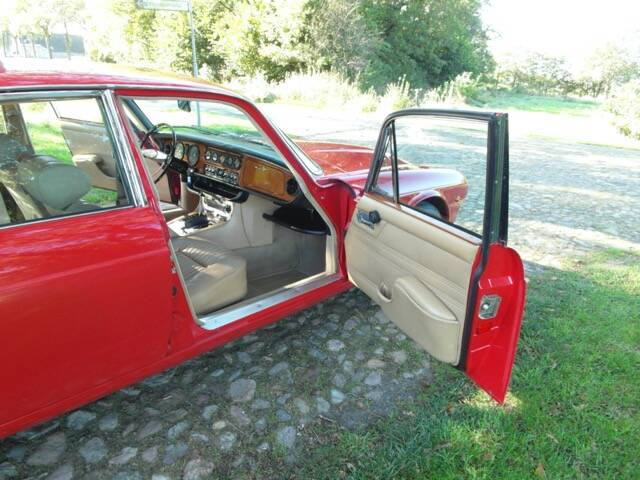 Image 21/52 of Jaguar XJ 6 2.8 (1971)