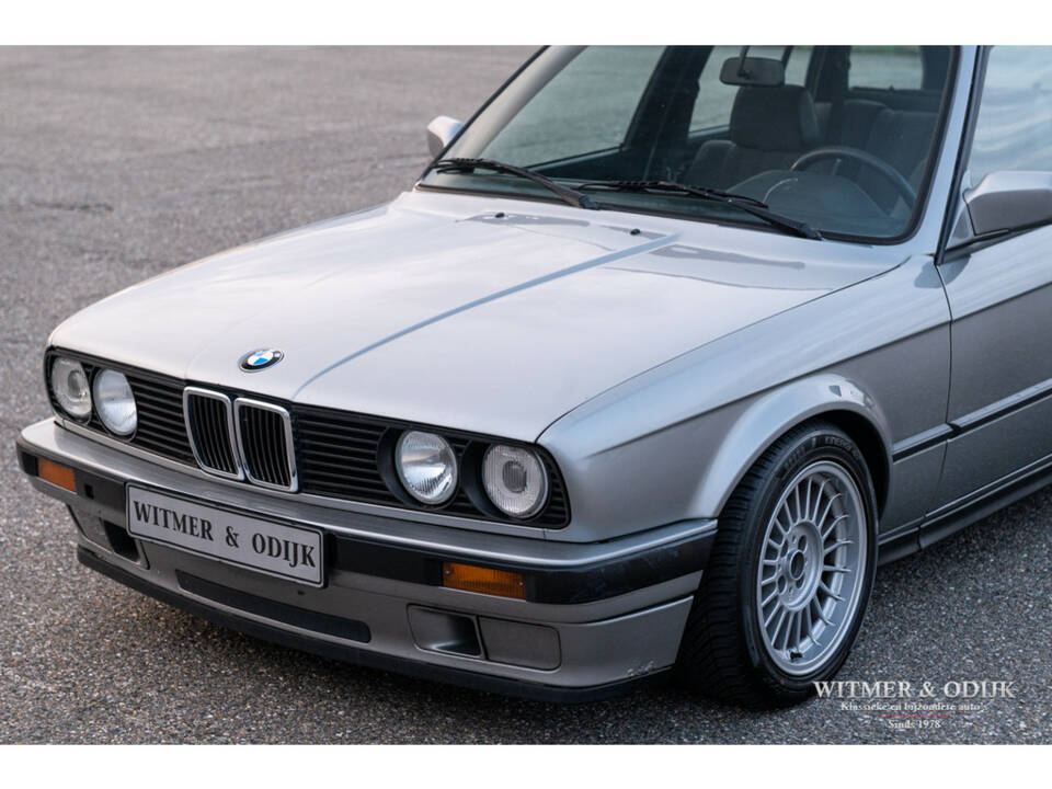 Image 26/50 de BMW 320i Touring (1989)