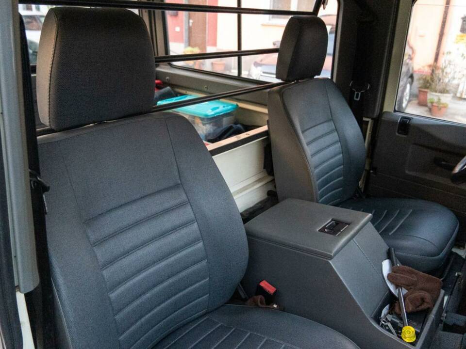 Afbeelding 21/23 van Land Rover Defender 90 Td5 (1999)