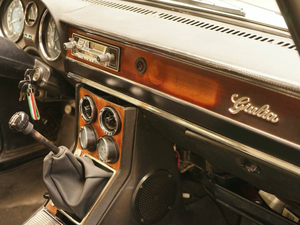 Image 75/100 of Alfa Romeo Giulia Nuova Super 1300 (1977)