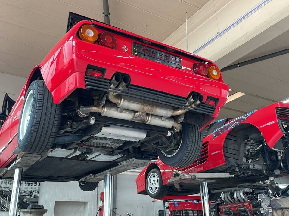 Image 24/33 of Ferrari Mondial 3.2 (1986)