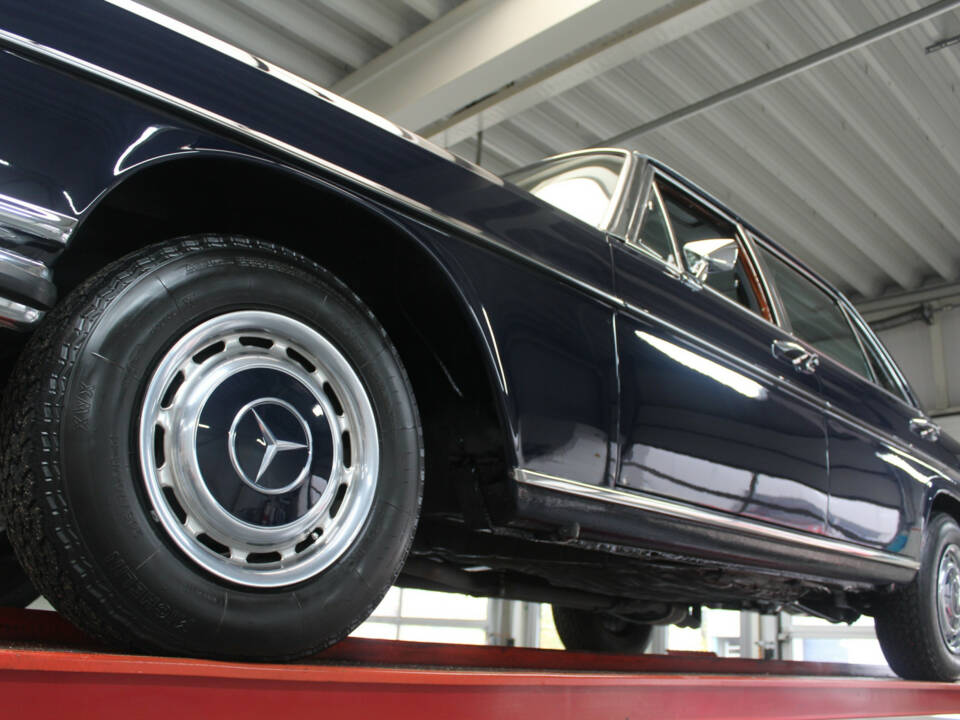 Image 7/50 de Mercedes-Benz 300 SEL 6.3 (1970)