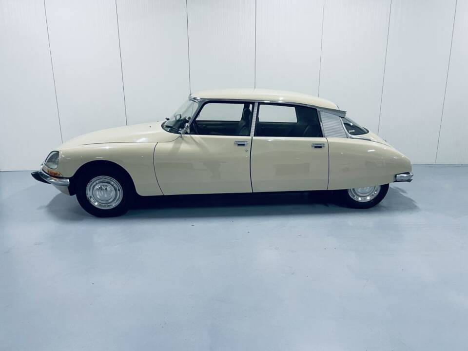 Image 2/10 de Citroën DS 20 (1973)