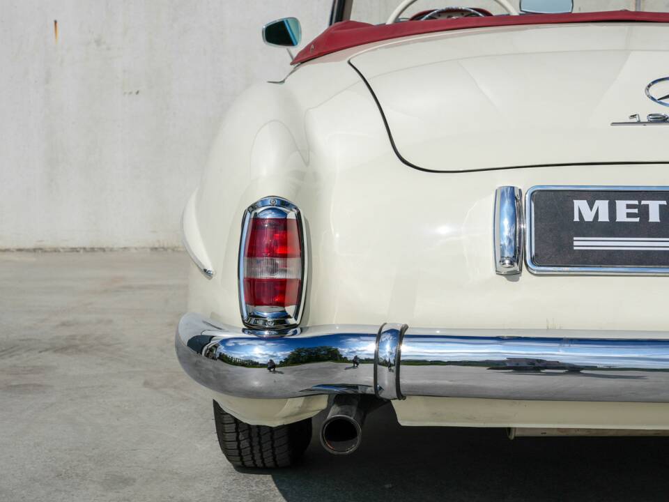 Afbeelding 6/35 van Mercedes-Benz 190 SL (1959)