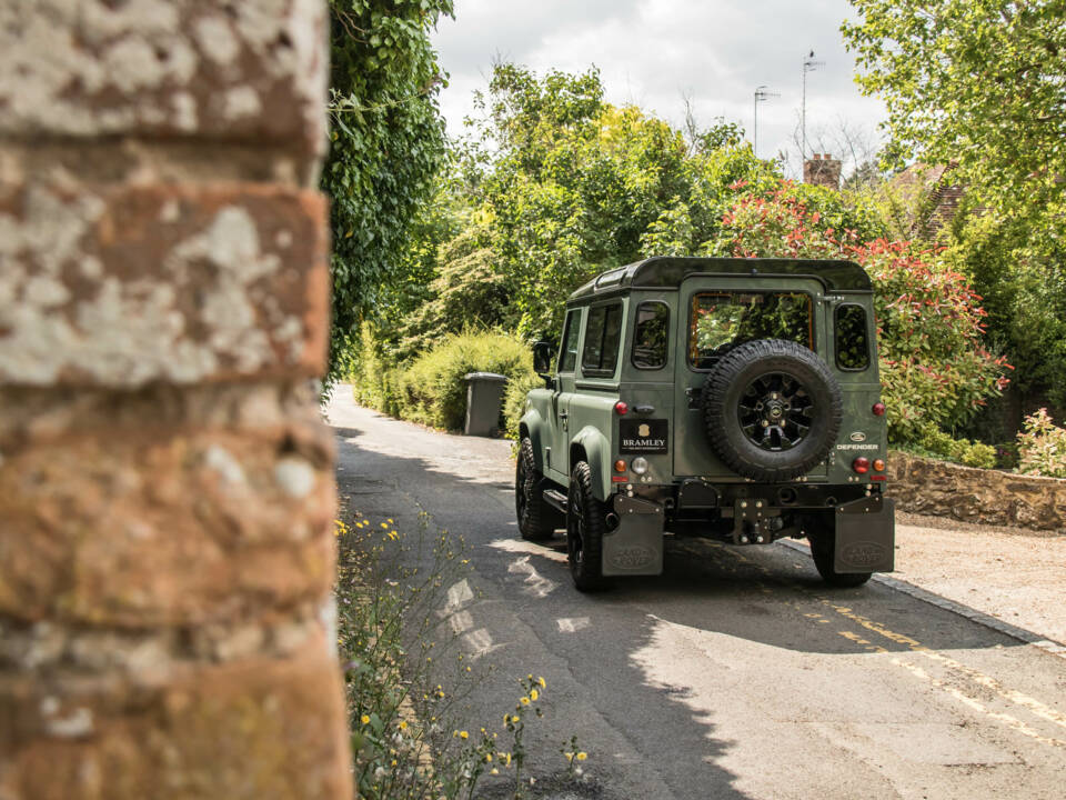 Bild 11/19 von Land Rover Defender 90 &quot;40th Anniversary Overfinch&quot; (2016)