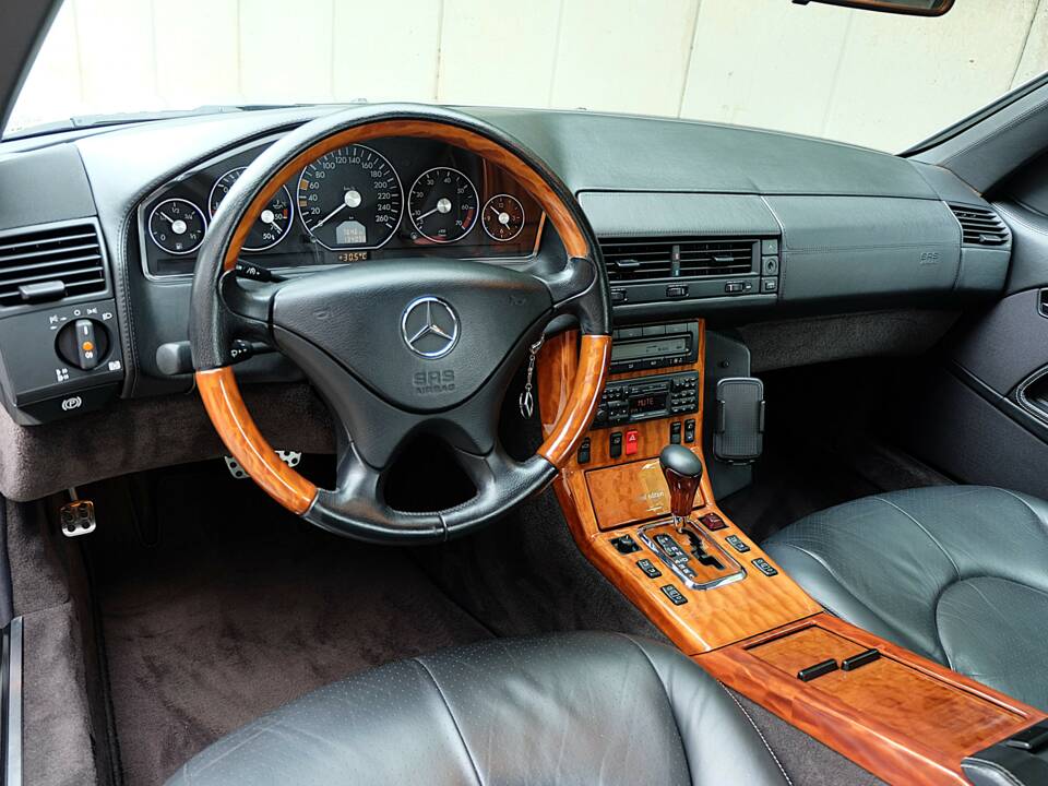Imagen 12/13 de Mercedes-Benz SL 320 &quot;Final Edition&quot; (2001)
