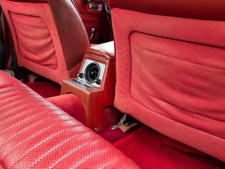 Image 18/50 of Jaguar XJ 6 4.2 (1972)