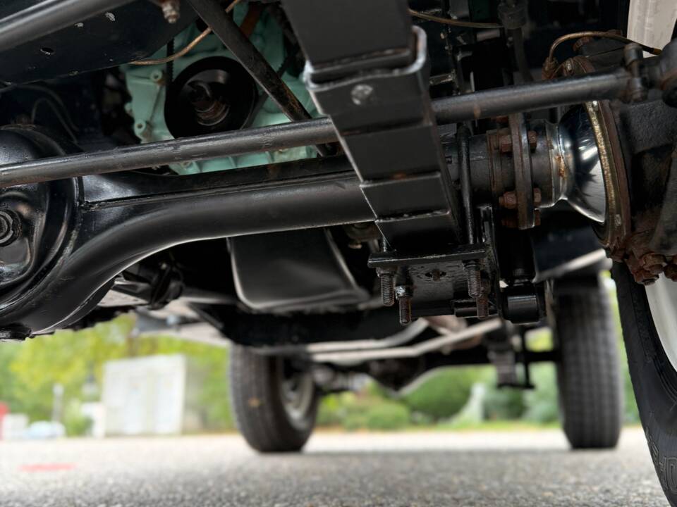 Image 13/20 of Land Rover 88 (1977)
