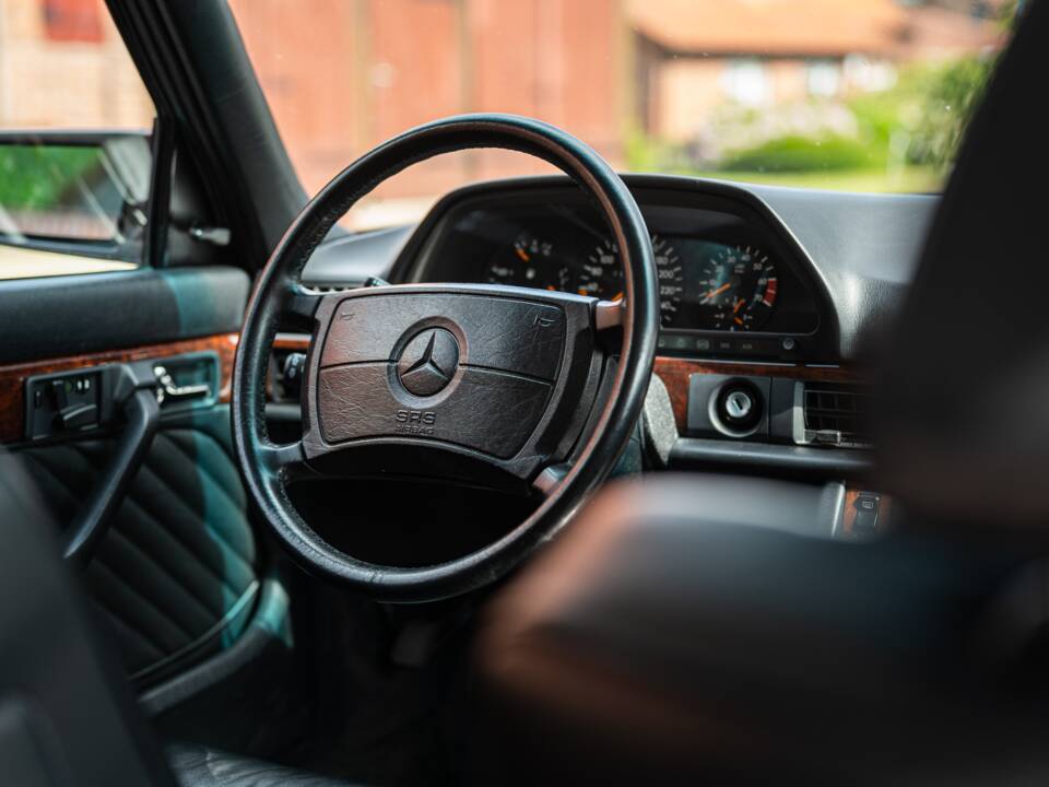 Image 30/91 of Mercedes-Benz 560 SEL (1990)