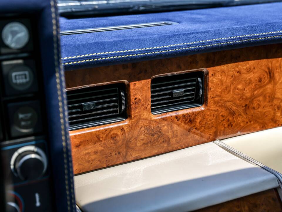 Immagine 20/28 di Aston Martin Lagonda (1987)