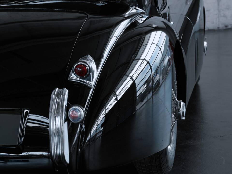 Image 43/47 de Jaguar XK 120 FHC (1954)
