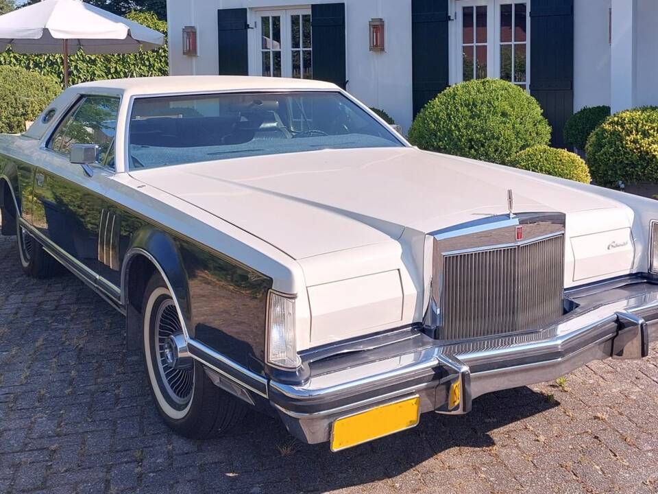 Bild 1/24 von Lincoln Continental Mark V (1979)