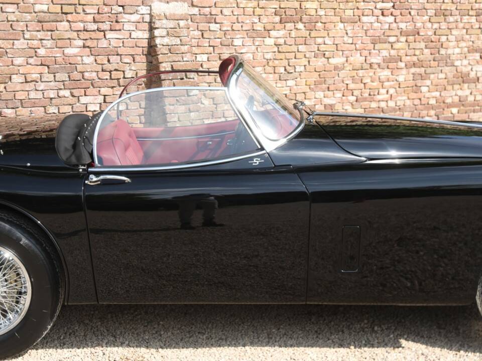 Image 44/50 de Jaguar XK 150 3.4 S OTS (1958)