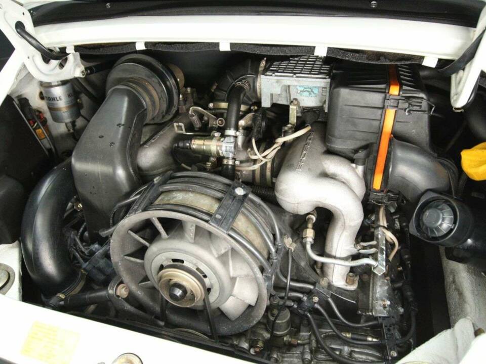 Image 25/30 of Porsche 911 Carrera 3.2 (1986)