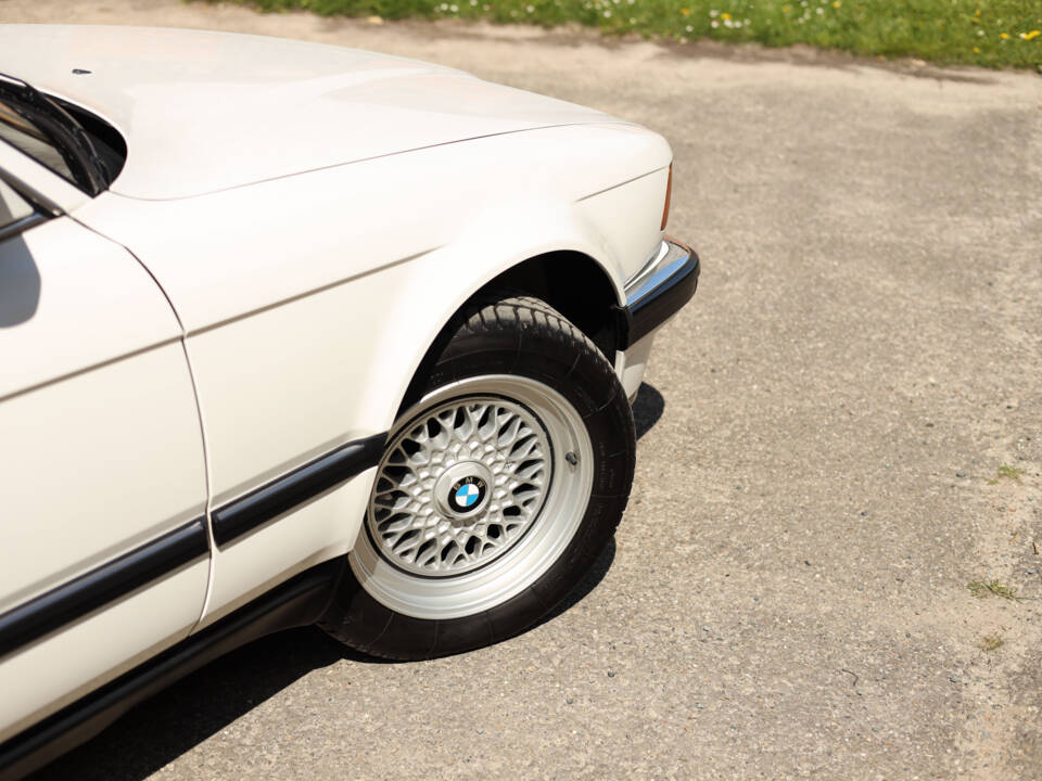 Bild 70/70 von BMW 735i (1991)