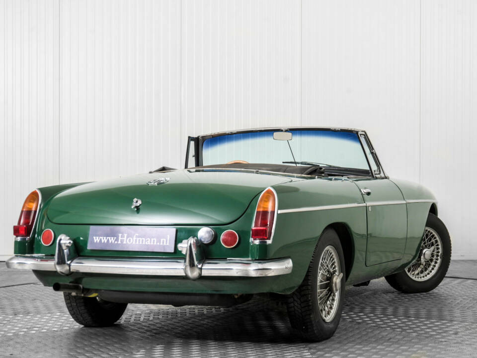 Immagine 42/50 di MG MGB (1965)