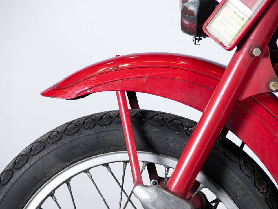 Image 12/50 de Moto Guzzi 250 SS (1950)