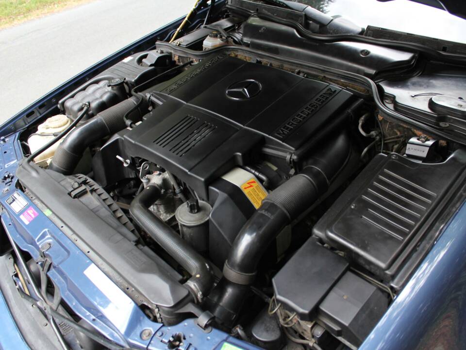 Image 14/15 of Mercedes-Benz 500 SL (1993)
