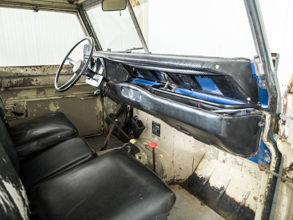 Image 12/50 of Land Rover 109 (1978)