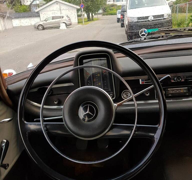 Image 2/8 of Mercedes-Benz 190 c (1963)