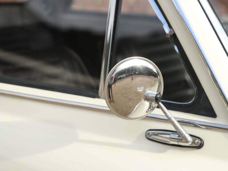Image 29/50 of Volvo P 123 GT (1969)