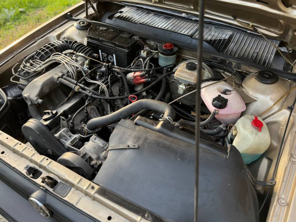 Image 26/57 of Volkswagen Passat 2.0 (1987)