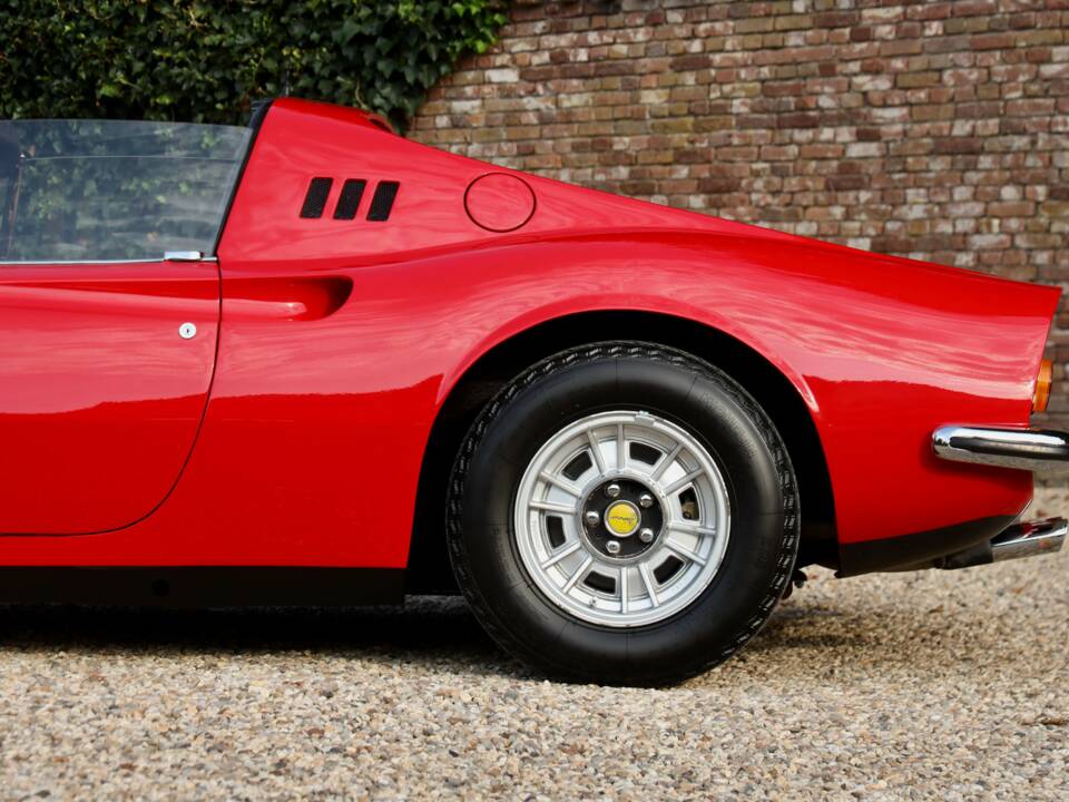 Image 37/50 of Ferrari Dino 246 GTS (1974)