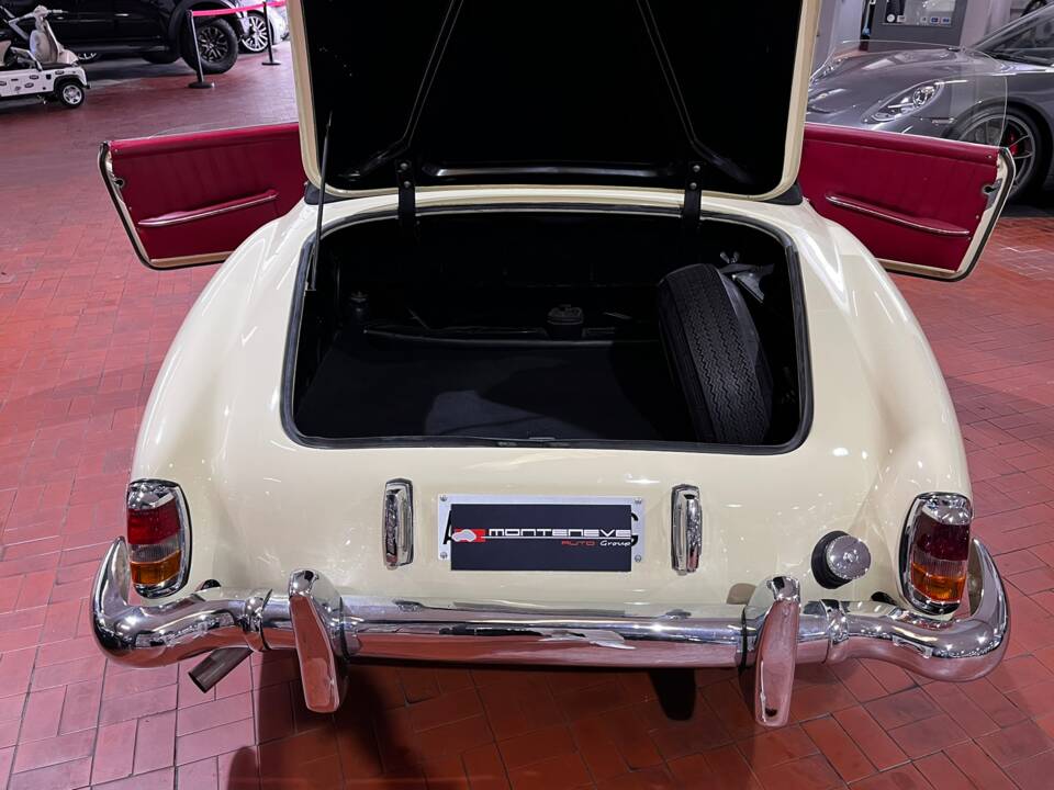 Image 46/58 of Mercedes-Benz 190 SL (1955)