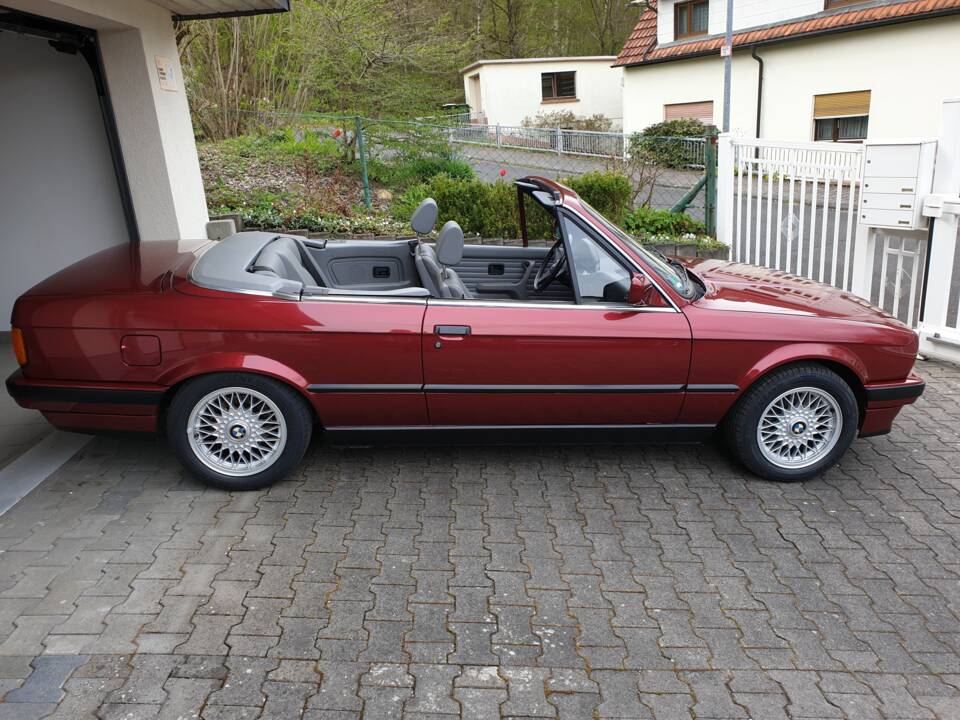 Bild 12/16 von BMW 320i (1991)