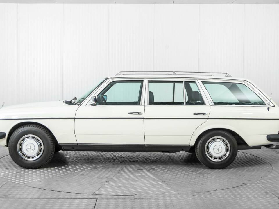 Image 9/50 of Mercedes-Benz 230 TE (1984)