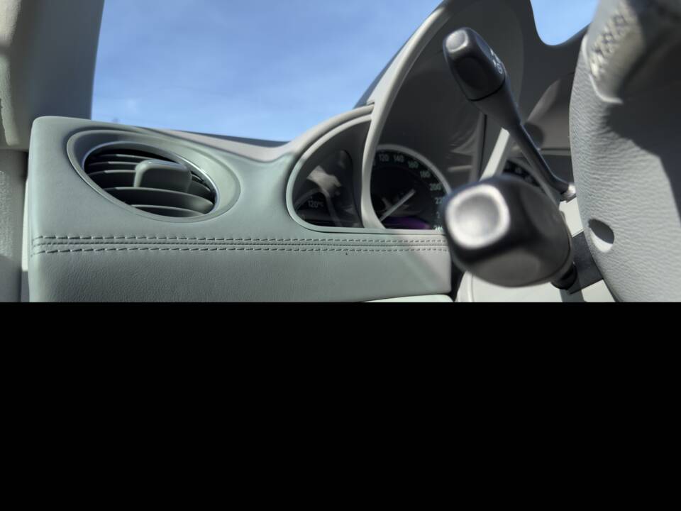 Image 15/89 of Mercedes-Benz SL 500 (2002)