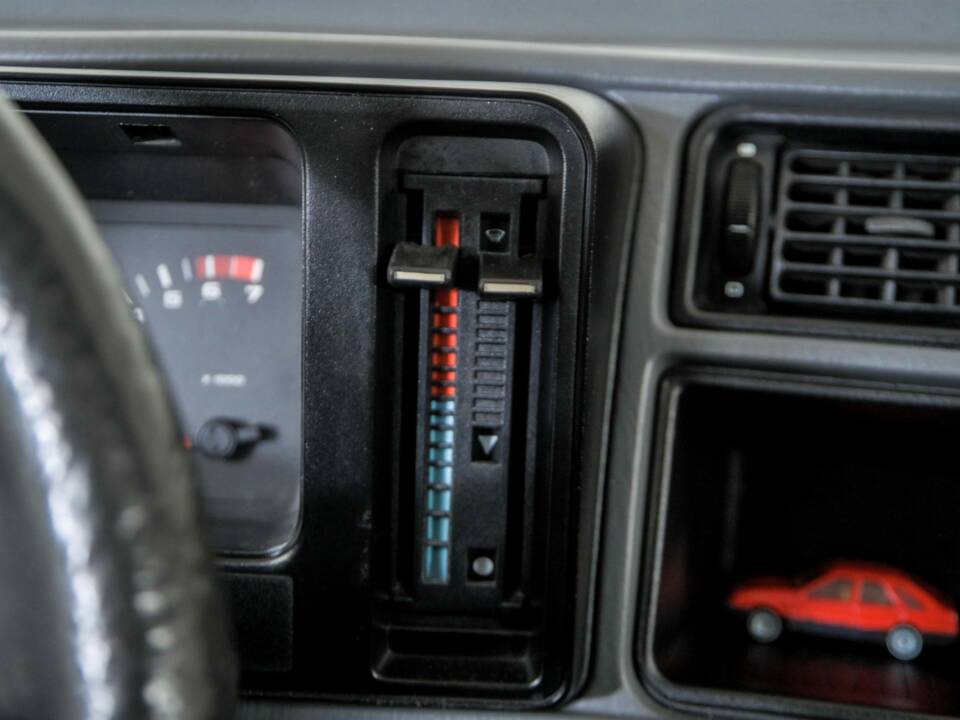 Afbeelding 28/50 van Ford Sierra 2.0 S (1987)