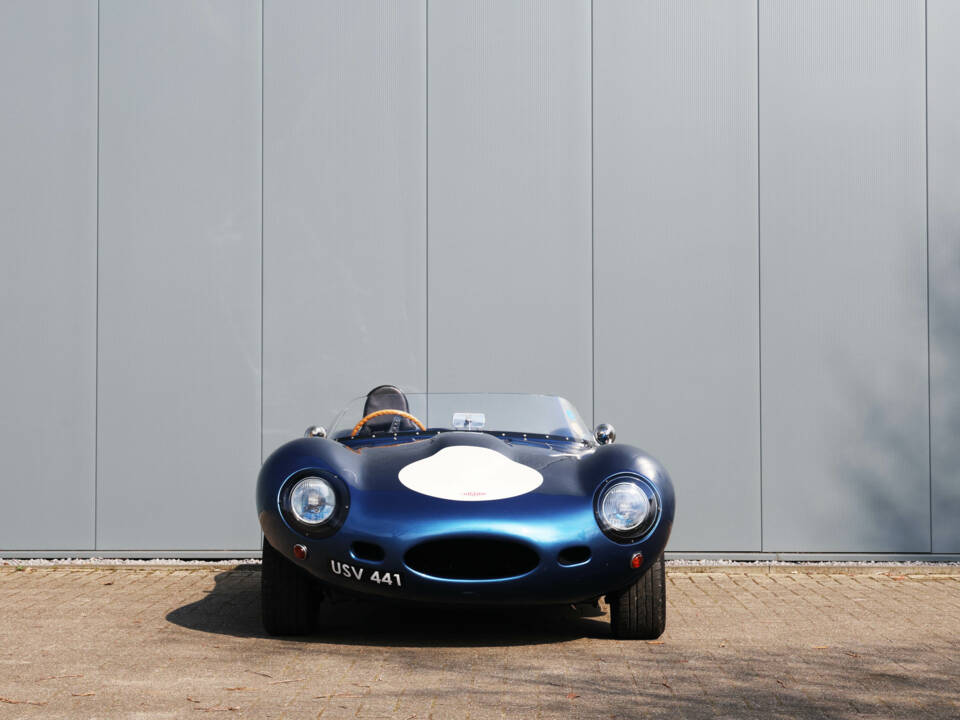Image 22/60 of Jaguar D-Type (1967)