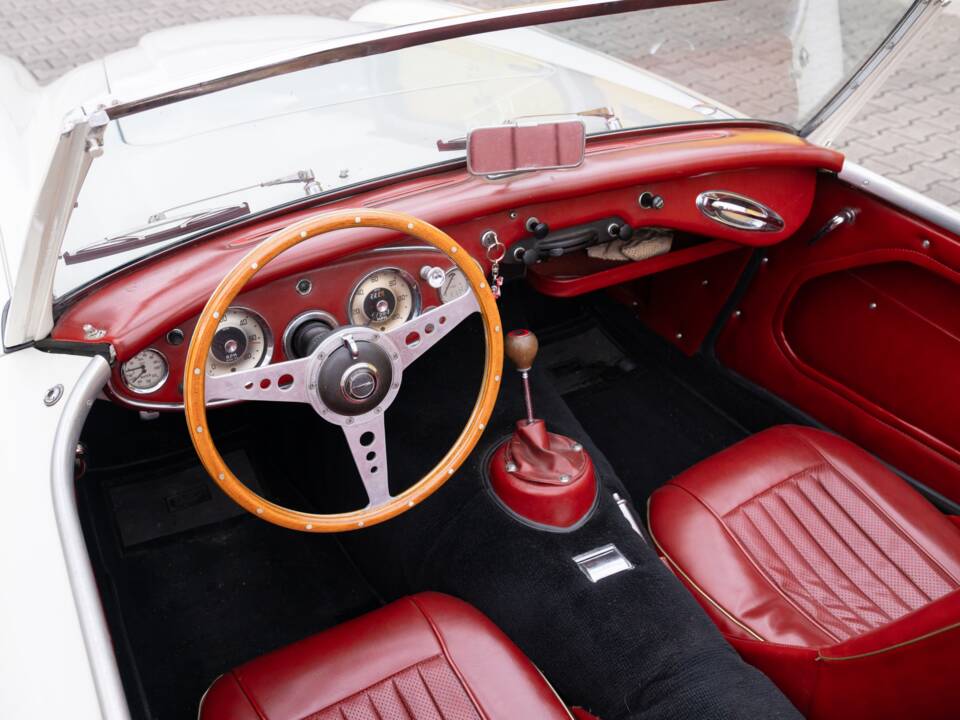 Image 16/72 de Austin-Healey 3000 Mk II (BJ7) (1962)