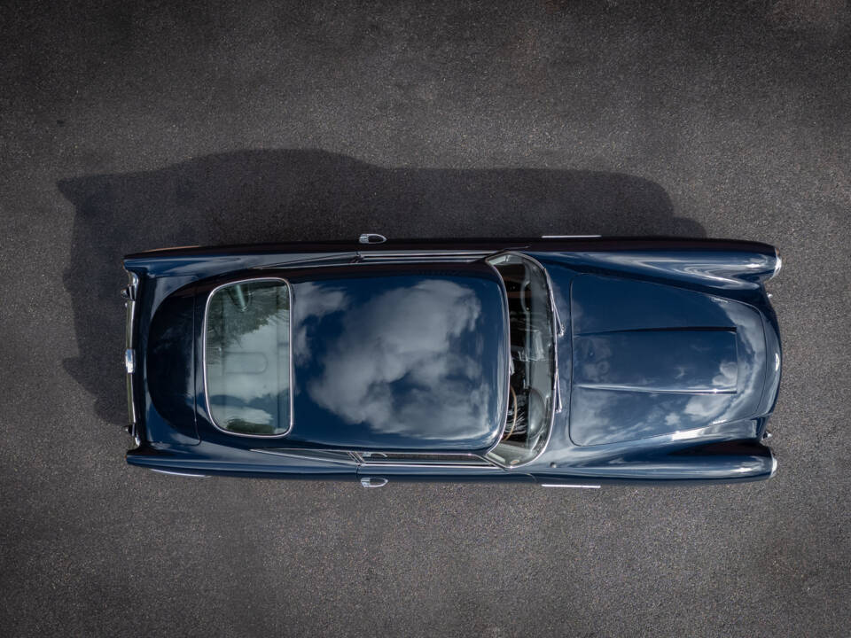 Image 29/72 de Aston Martin DB 4 (1962)
