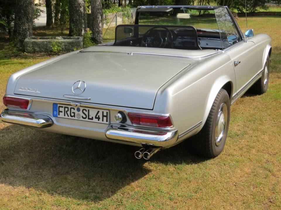 Image 16/41 of Mercedes-Benz 230 SL (1966)