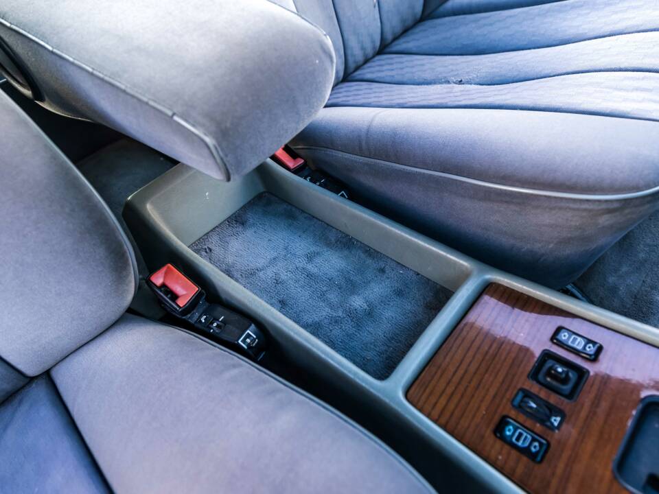 Image 111/175 of Mercedes-Benz 420 SE (1986)