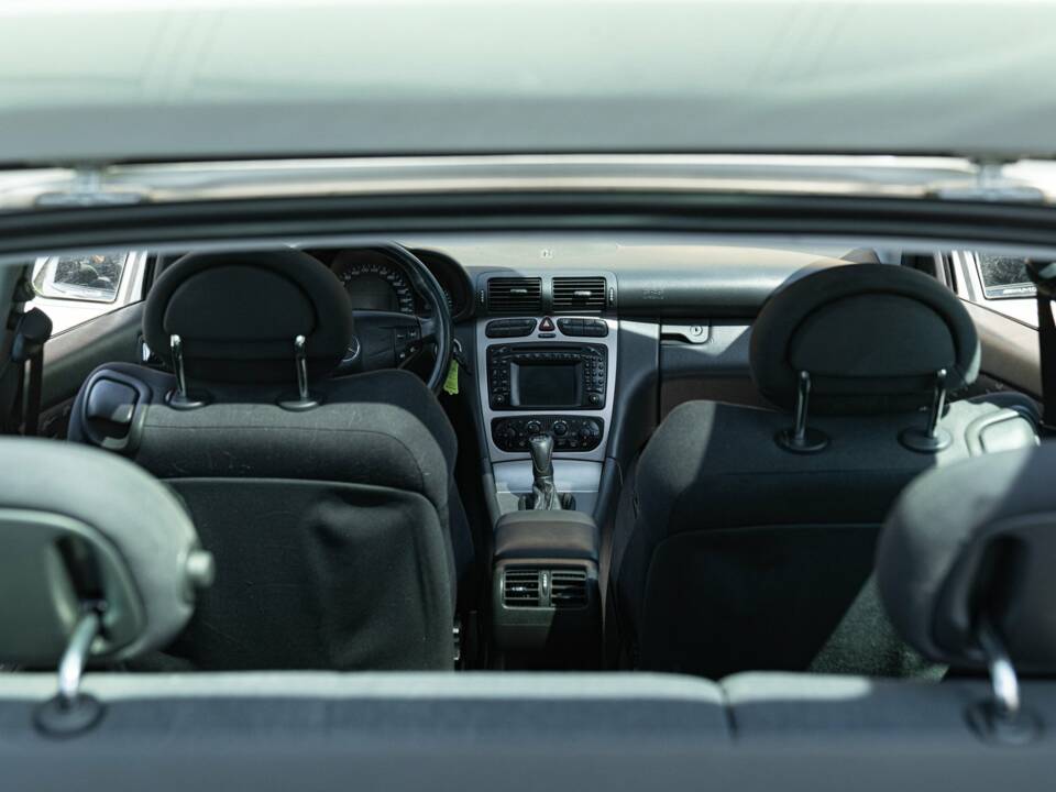 Image 30/50 of Mercedes-Benz C 320 Sportcoupé (2003)