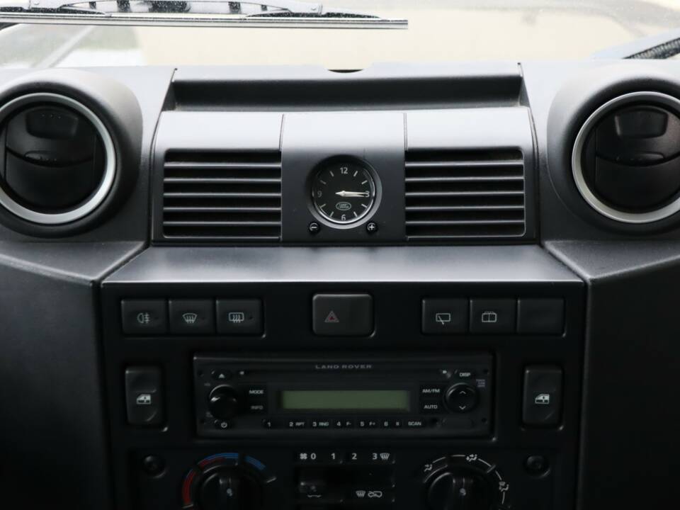 Bild 13/50 von Land Rover Defender 130 Double Cab (2007)