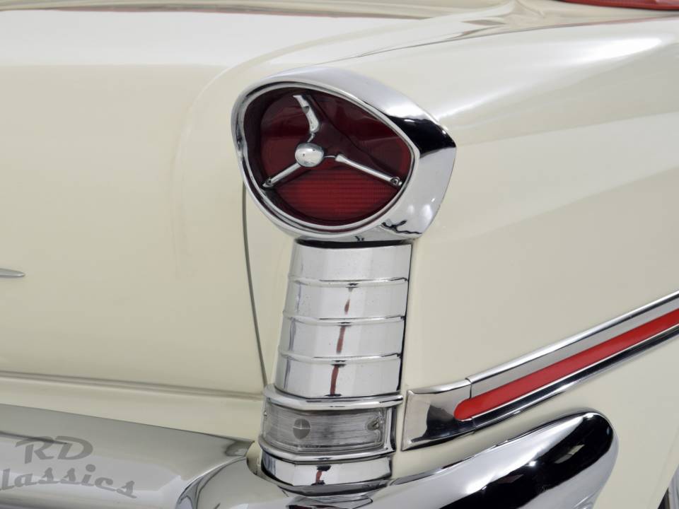 Image 33/50 of Oldsmobile Super 88 Convertible (1957)
