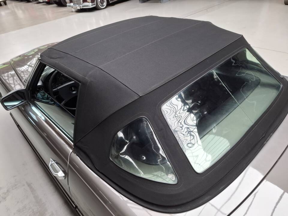 Image 19/29 of Mercedes-Benz 280 SL (1981)