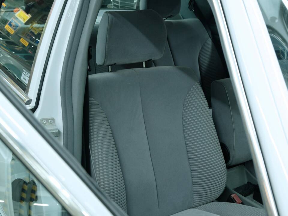 Bild 24/50 von Mercedes-Benz 500 SE (1990)