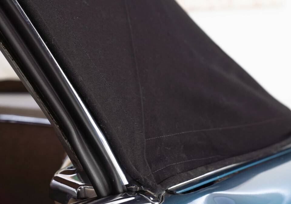 Image 19/33 of Mercedes-Benz 230 SL (1966)
