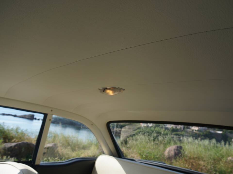 Image 30/46 of Peugeot 404 Coupé (1967)