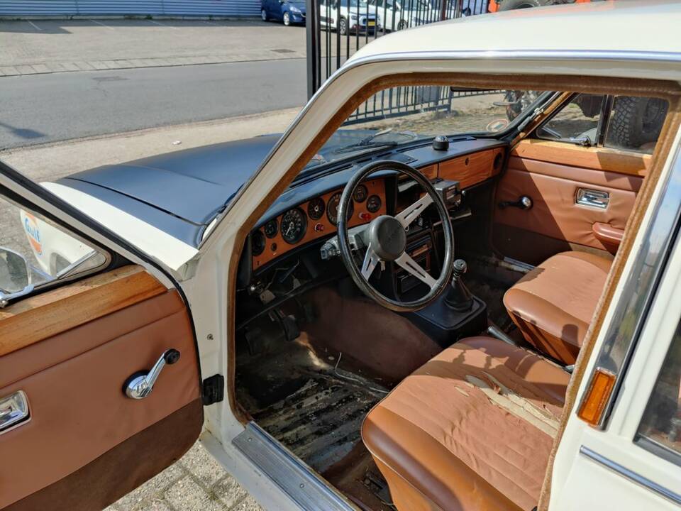 Image 2/8 of Triumph 2000 Mk II (1972)