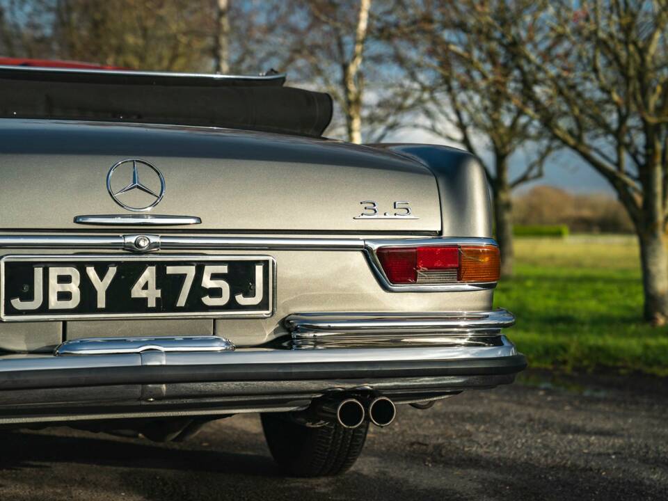 Image 32/50 de Mercedes-Benz 280 SE 3,5 (1971)