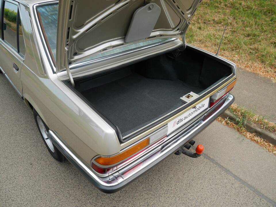 Image 18/42 of BMW 528i (1900)